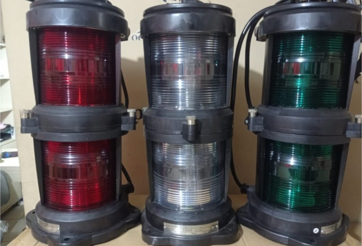 lampu navigasi kapal