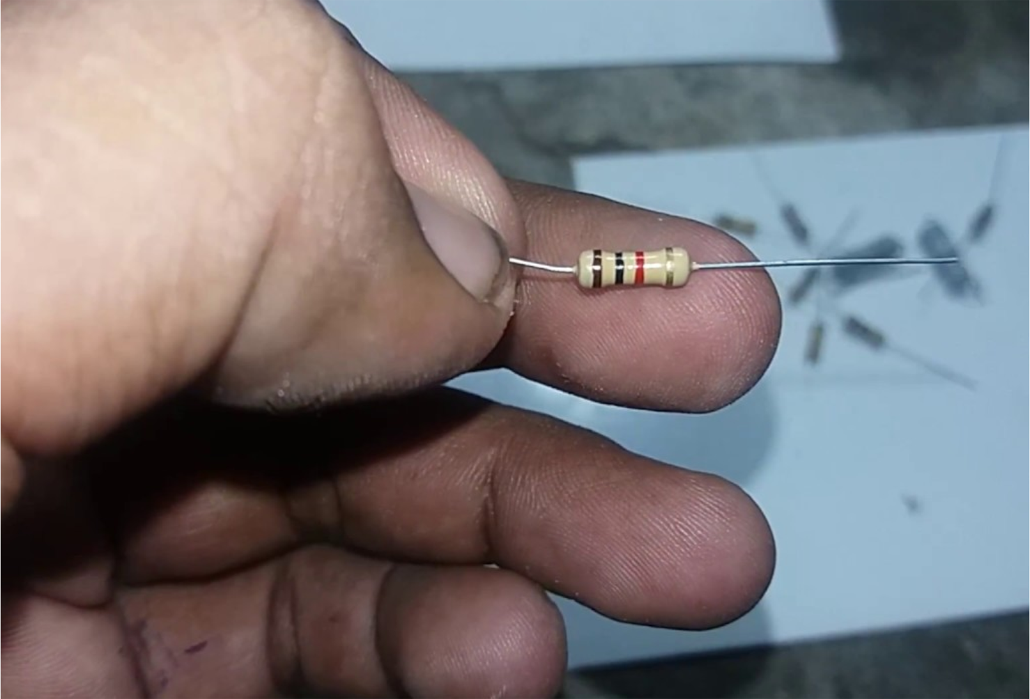 cara mengetahui min plus resistor